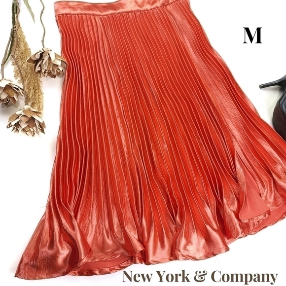 NEW YORK & COMPANY New Pleated Flutter Bottom Coral Shimmer Skirt Sz M - Picture 1 of 11